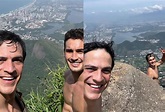 Pai e filho na ficção, Mateus Solano e Filipe Bragança posam sem camisa ...