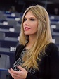 Instagram: Eva Kaili, la explosiva eurodiputada que le hace la vida ...