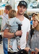 EstiloDF » Spotted: Chris Hemsworth lleva a su hijo en brazos todo el ...