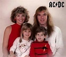 Cliff and his wife and kids. great pic ♡ | Acdc, Angus young, Acdc ...