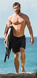 Chris Hemsworth shirtless - shows off physique on beach in Australia ...