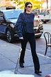 Kendall Jenner da con los jeans y zapatos chunky en clave elegante para ...