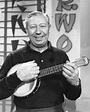 George Formby's banjo ukulele to be sold at auction - BBC News
