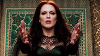 Julianne Moore Officially Cast in The Hunger Games: Mockingjay Parts 1 ...