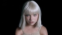 ¿Quién es la niña que aparece en los videos de Sia?