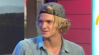 Cody Simpson apresenta "New Problems" em programa americano - VAGALUME