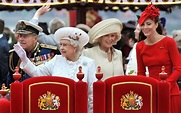 The Queen & other members of the Royal family stand onboard the Spirit ...