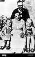 Heinrich Himmler con su esposa y sus hijos Fotografía de stock - Alamy