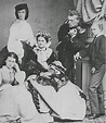 Ludovica di Baviera, madre di Sissi con i figli Matilde, Elena, Carlo ...