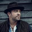 Who Is The Background Snger With Lee Brice On Rumor - Wells Catelleaden