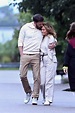 Jennifer Lopez e Ben Affleck passeiam em clima romântico. Confira imagens!