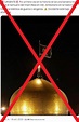 La bandera negra colocada en un santuario de Irán significa luto