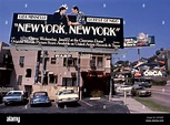 Carteles en Sunset Strip incluyendo Liza Minelli, Robert DeNiro en ...