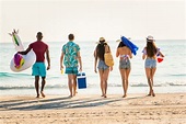 Amigos divirtiéndose en la playa | Premium Photo #Freepik #photo # ...