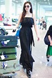 熊黛林现身机场黑裙肤白貌美，这身高无敌了！网友：腿长2米