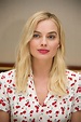 Margot Robbie / Let Margot Robbie Be Your Guide To Modern Bohemian ...