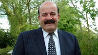 Willie Thorne: Snooker star dies after being placed in induced coma in ...