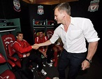 Daniel Craig meets the Liverpool players - Mirror Online