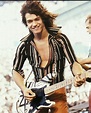 30 Amazing Photographs of Eddie Van Halen on the Stage From the Late ...