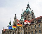 Nuevo Ayuntamiento En Hannover Alemania Con Las Banderas Imagen de ...
