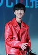 王俊凯17岁身价过亿 但穿皮夹克技能他不如我_时尚_腾讯网