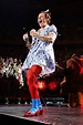 哈利史泰爾斯Harry Styles的無性別穿搭令人思考男性穿裙子的議題 | Vogue Taiwan