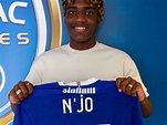 Le défenseur camerounais Eric N'jo signe son 1er contrat pro à Troyes