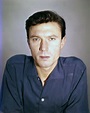 35 Vintage Portrait Photos of Laurence Harvey in the 1950s and ’60s ...