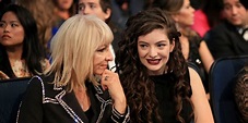 Lorde's Mom Has the Best Instagram Account - Sonja Yelich Is the ...