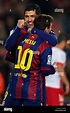 Luis Suarez (FC Barcelona) celebra con il suo compagno di squadra ...