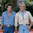 Tom Wopat and John Schneider in The Dukes of Hazzard | Bo duke, John ...