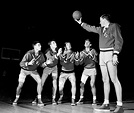Clyde Lovellette, hulking Hall of Fame basketball star of the 1950s ...