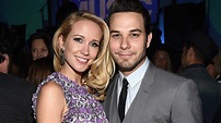 'Pitch Perfect' stars Anna Camp and Skylar Astin are aca-engaged - LA Times
