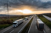 camion-su-strada-doppia-corsia | GigantiDellaStrada.it