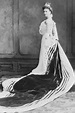 Princesa Alicia de Albany. Condesa de Athlone | Coronation dress, Court ...