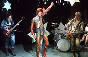 David Bowie and The Spiders from Mars performing 'Starman' on Top of ...