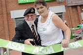 Radford community hero Cliff Woolley opens new Asda store - CoventryLive