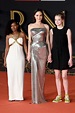 Angelina Jolie vuelve a pisar la alfombra roja con sus hijas Shiloh y ...