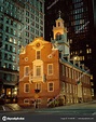 Antigua Casa de Estado en Boston — Foto editorial de stock © Byelikova ...