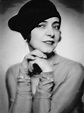 Marguerite Alibert, ca. 1920 – un regard oblique