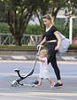 Amber Heard é vista com a filha pela primeira vez em Madri em parque ...