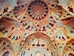 isfahán, irán, 2016 - techo de la bóveda de muqarnas del music hall en ...