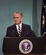 File:LBJ speech signing ceremony Dec 1967.jpg - Wikimedia Commons