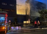 桃園楊梅工廠大火狂燒3小時！2樓陽台3名員工獲救 - 社會 - 自由時報電子報