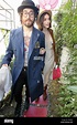 Sean Lennon de compras con su novia Charlotte Kemp al Blumeria boutique ...