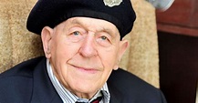 Bill Lacey, the last British soldier to escape from Dunkirk, to be laid ...