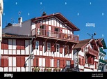Traditionelle baskische Häuser in der Altstadt von Ciboure, Côte ...