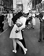 Atrapados por la Imagen: Fotos Icónicas-Alfred Eisenstaedt : El Beso.