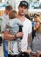 EstiloDF » Spotted: Chris Hemsworth lleva a su hijo en brazos todo el ...