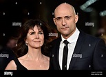 Mark strong wife liza marshall hi-res stock photography and images - Alamy